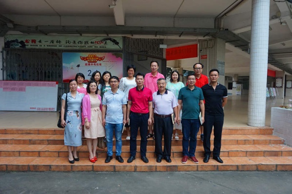 南头镇党委委员薛焯明一行到南头初级中学调研中考备考工作